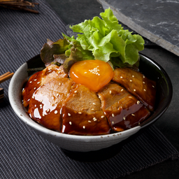 ข้าวหน้าหมูย่างพร้อมไข่ดอง Buta Don with Pickled Egg