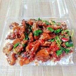 ริมคลองคูเมืองตามสั่ง&กะเพราหมูกรอบ&ยำหมูกรอบ&ก๋วยเตี๋ยว&ลูกชิ้นทอด ริมคลองคูเมือง