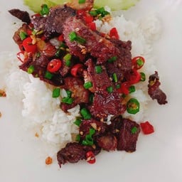 ผัดพริกเกลือเนื้อชิ้น(ราดข้าว)