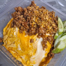 หมูสับกระเทียมไข่ข้นราดข้าว