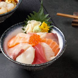 ข้าวหน้าปลาดิบรวม / Kaisen Don