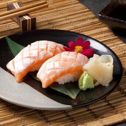 ซูชิท้องปลาแซลมอน (2 คำ) / Salmon Toro Sushi (2 Pcs)