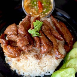 ข้าวหน้าหมูทอด +น้ำจิ้ม