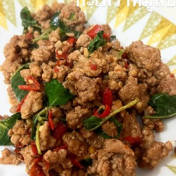กะเพราหมูสับ (กับข้าว)