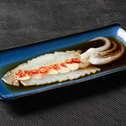ซาชิมิปลาหมึกขาวดองน้ำปลา/ ซีอิ๊วญี่ปุ่น / White Squid Sashimi with Fish Sauce or Shoyu