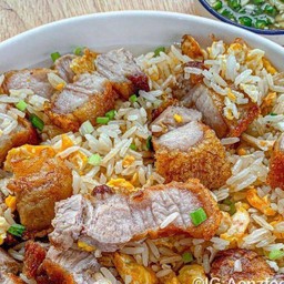ข้าวผัดหมูกรอบ