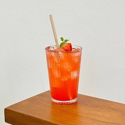 สตรอว์เบอร์รี่โซดา