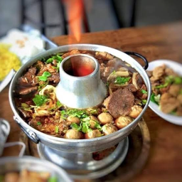 ก๋วยเตี๋ยวเรืออยุธยา แม่น้อย -