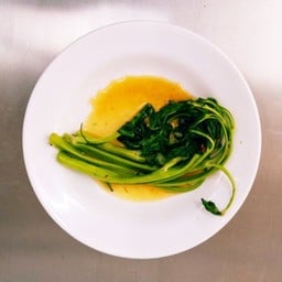 ผักบุ้งต้ม ในน้ำยาป่า