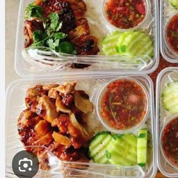 ชุดเซ็ท2ที่ ข้าวหน้าไก่ย่าง น้ำจิ้มแจ่ว 2ที่ พร้อมชามะนาว 2 ชุด