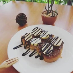 ข้าวหน้าหมูทอดกระเทียม & ยำ ยำ แซ่บ