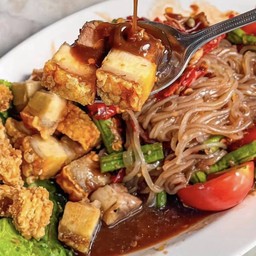 ตำเส้นเล็กหมูกรอบ (ปลาร้า)