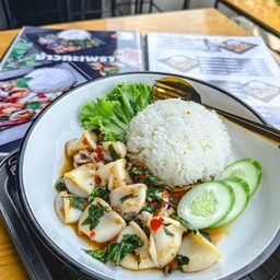 กะเพรา ปลาหมึก