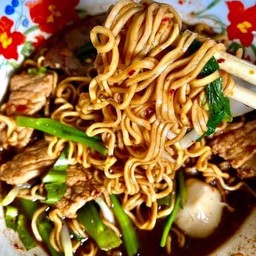 มาม่า หมูน้ำตก