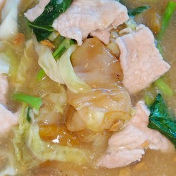 ราดหน้าเส้นใหญ่หมูชิ้น