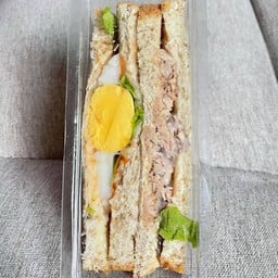 แซนวิชทูน่าไข่ดาว1ชิ้นสามเหลี่ยม