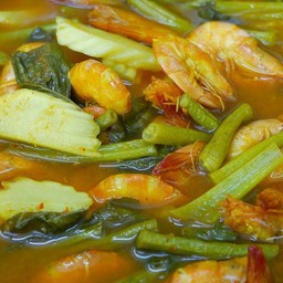 แกงส้มกุ้งผักรวม