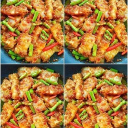 ผัดเครื่องแกงหมูสามชั้นถั่วฝักยาว