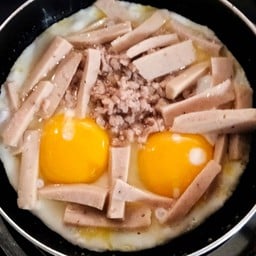 ไข่กระทะ (หมูยอ+หมูสับ)