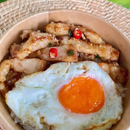 บ้านคุณยาย ข้าวกะเพราหมูพริกแห้ง