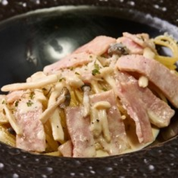 สปาเก็ตตี้แฮมเห็ดครีมซอส