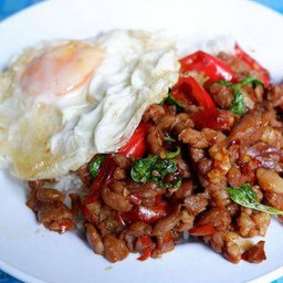 ข้าวกะเพราเนื้อ