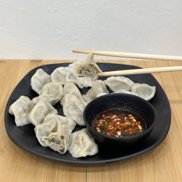 [อร่อยซ่ากับโค้ก] เกี๊ยวหมูผักกาด10ชิ้น(白菜猪肉饺) +  โค้ก ออริจินัล (กระป๋อง)