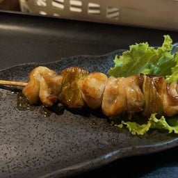 เนื้อน่องไก่กับต้นหอมญี่ปุ่นย่างซอส