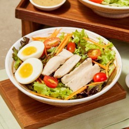 สลัดอกไก่ซอสงาขาว