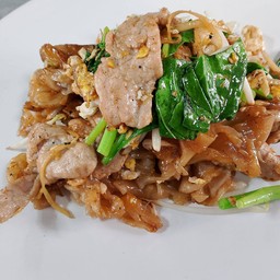 เส้นใหญ่ผัดซีอ้วโบราณหมูนุมมารบูรพา