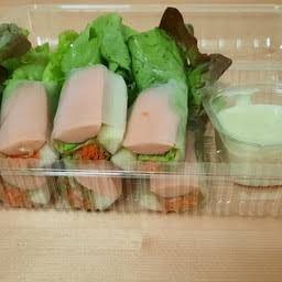 สลัดโรลไส้กรอกรมควันไก่