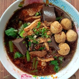 เกาเหลา หมู รวม ไก่ น้ำตก