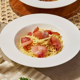 สปาเก็ตตี้ ซอสครีม เบคอน