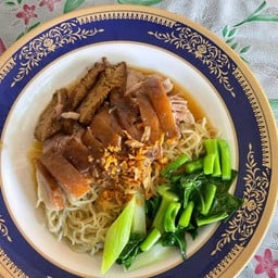หมี่ไข่ขาหมูตุ๋น(เส้นสด ทำเอง)