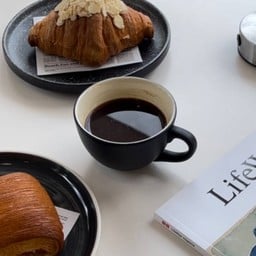 อเมริกาโน่ร้อน (Americano)