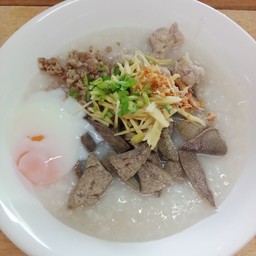 โจ๊กหมูรวม ใส่ไข่