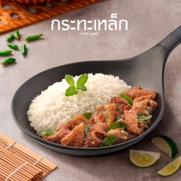 ข้าวกะเพราขาหมูเยอรมัน