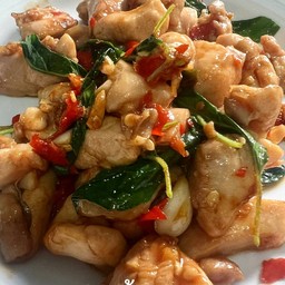 กะเพราไก่ชิ้น(ราดข้าว)