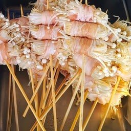 สามชั้นพันเห็ดเข็มทอง