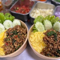 คร้วคุณย่า ประชาอุทิศ