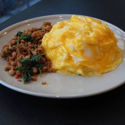 ข้าวกะเพราหมู+ไข่ข้น