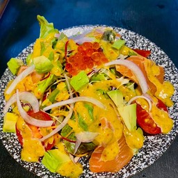 1111.SPICY SALMON SALAD -(HALF)