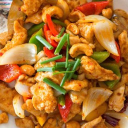 ไก่ผัดเม็ดมะม่วง