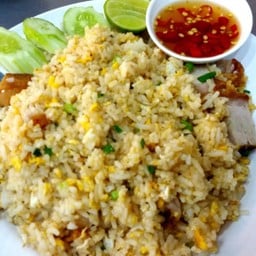 ข้าวผัดใข่