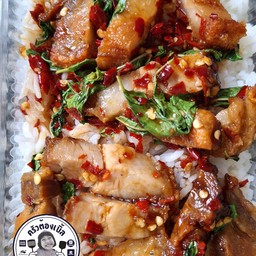 ข้าวกะเพราหมูกรอบ ต้องเบิ้ล