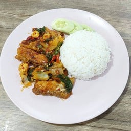 ข้าวราดผัดพริกเผาปลากะพง