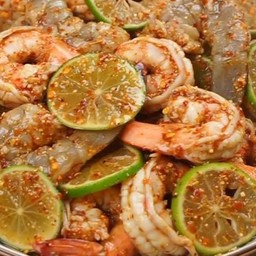 ยำมะนาวกุ้งทูโทน