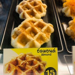 Waffle Hug (วอฟเฟิล ฮัก) 🧇🪄✨ สาขาตลาดข้างเวิร์คพอยท์