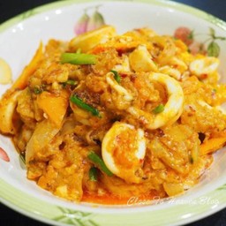 ปลาหมึกผัดไข่เค็ม