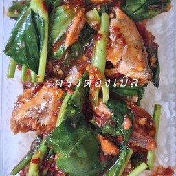 ข้าวราดคะน้าปลากระป๋อง